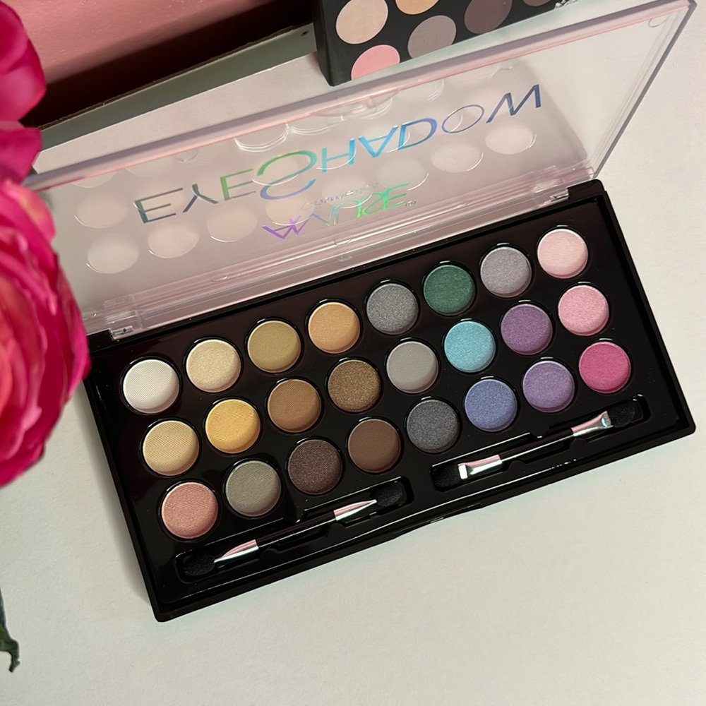Amuse cosmetics 24 colors palette